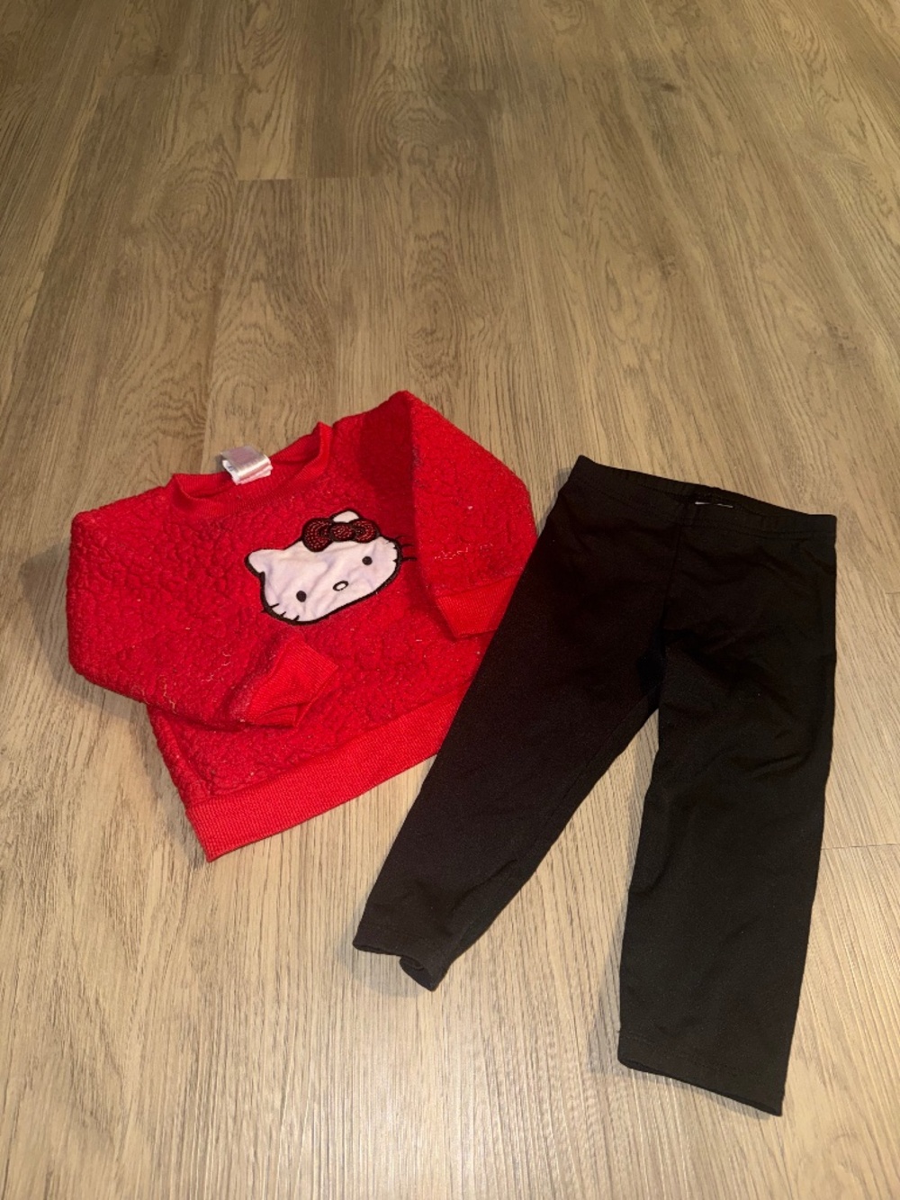 Hello Kitty 18M Red Sherpa Pullover & Black Leggings Toddler Girls Outfit Set